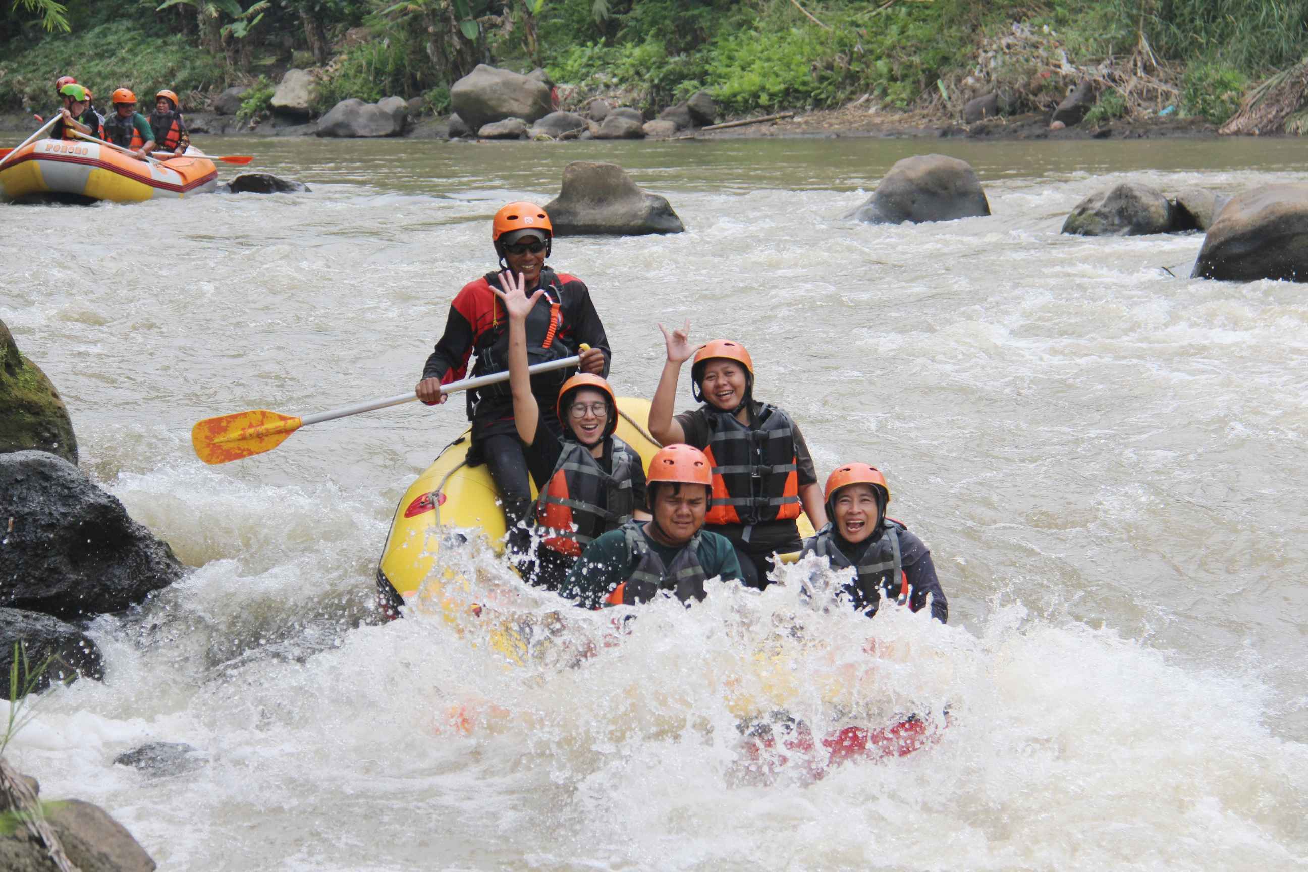 Peserta rafting di Sungai Progo Hulu