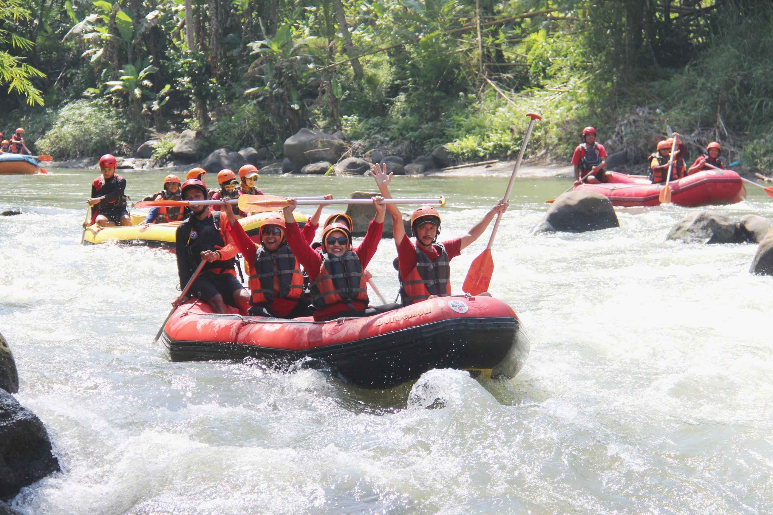 Peserta rafting di Sungai Elo Magelang